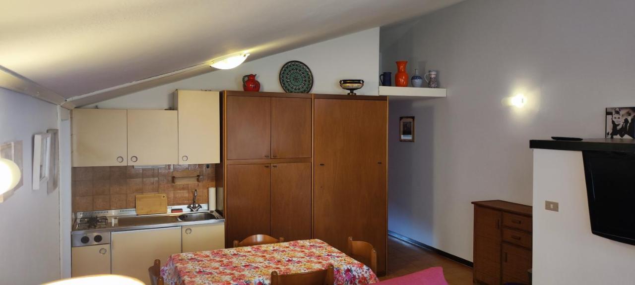Il Vicoletto Apartment Torri Del Benaco Exterior photo